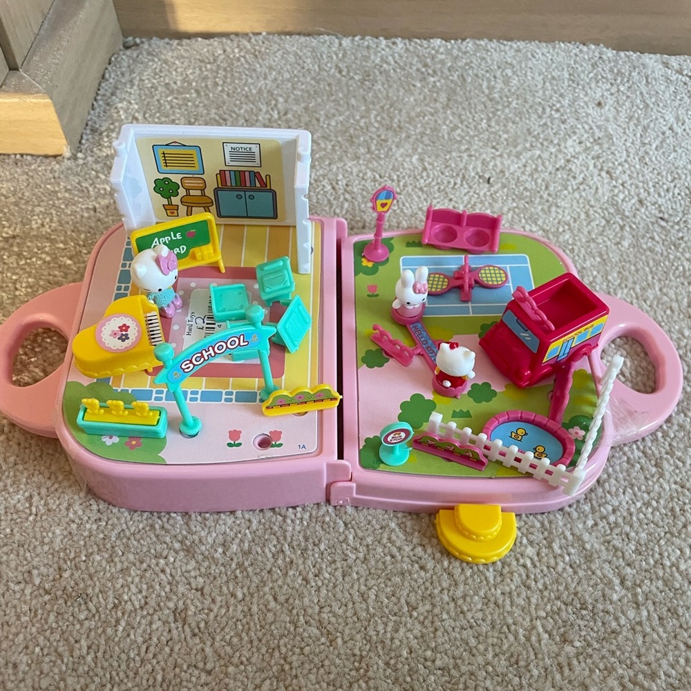 Hello Kitty toy